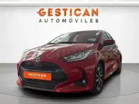 Używany Toyota Yaris Hybrid Style 116 KM (85 kW) 2023 Czerwony Sedan/Limuzyna