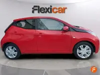 Usado Toyota Aygo X-play 69 CV (50 kW) 2018 Rojo Utilitario