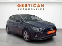 Usado Hyundai i20 101 CV (74 kW) 2023 Gris Utilitario