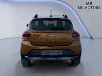 Usado Dacia Sandero Expression 110 CV (80 kW) 2022 Naranja Berlina