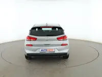 Usado Hyundai i30 140 CV (102 kW) 2017 Gris Berlina