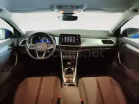 Usado VW T-Roc Life 110 CV (80 kW) 2024 Azul SUV