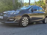Usado Opel Astra Sportive 140 CV (102 kW) 2015 Gris / plata Berlina