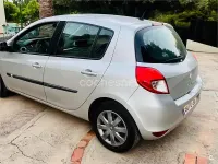 Usado Renault Clio II 85 CV (62 kW) 2009 Gris / plata Berlina