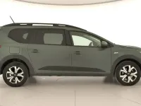 Usado Dacia Jogger Expression 110 CV (80 kW) 2024 Verde Monovolumen