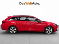 Usado Seat Leon FR 150 CV (110 kW) 2023 Rojo Familiar