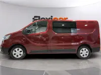Usado Renault Trafic 110 CV (80 kW) 2024 Granate Monovolumen