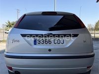 Usado Ford Focus Trend 100 CV (73 kW) 2003 Gris / plata Berlina