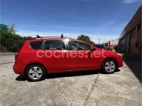 Usado Hyundai i30 Comfort 90 CV (66 kW) 2009 Rojo Familiar