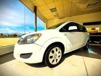 Usado Opel Zafira Family 140 CV (102 kW) 2014 Blanco Monovolumen