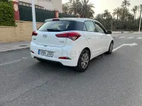 Usado Hyundai i20 75 CV (55 kW) 2016 Blanco Berlina