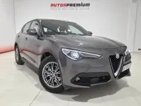 Usado Alfa Romeo Stelvio Super 190 CV (139 kW) 2022 Gris / plata SUV