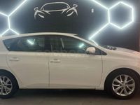 Usado Toyota Auris Advance 124 CV (91 kW) 2014 Blanco Berlina