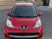 Usado Peugeot 107 68 CV (50 kW) 2010 Rojo Utilitario