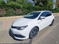Usado Toyota Auris Hybrid Edition 136 CV (100 kW) 2018 Blanco Berlina