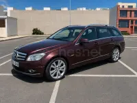 Usado Mercedes C180 Classic 156 CV (114 kW) 2009 Granate Familiar