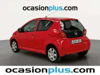 Usado Toyota Aygo 68 CV (50 kW) 2008 Rojo Utilitario