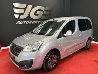 Usado Peugeot Partner Tepee Active 100 CV (73 kW) 2017 Gris / plata Monovolumen