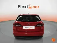 Usado Opel Astra Selective 110 CV (80 kW) 2019 Rojo Familiar