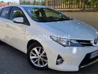 Usado Toyota Auris Active 132 CV (97 kW) 2015 Blanco Berlina