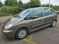 Usado Citroën Xsara Picasso Exclusive 110 CV (80 kW) 2007 Marrón Monovolumen