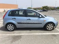 Usado Ford Fiesta 80 CV (58 kW) 2006 Azul Utilitario