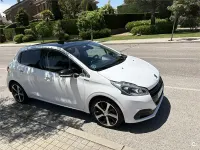 Usado Peugeot 208 GT-line 110 CV (80 kW) 2017 Blanco Utilitario