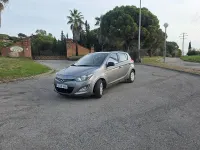 Usado Hyundai i20 85 CV (62 kW) 2013 Marrón Utilitario