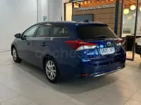 Usado Toyota Auris Hybrid Advance 136 CV (100 kW) 2017 Azul Familiar