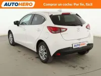 Käytetty Mazda 2 Style 90 HP (66 kW) 2018 Valkoinen Viistoperä