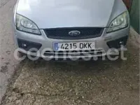 Usado Ford Focus Trend 90 CV (66 kW) 2005 Gris / plata Berlina