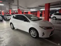 Usado Toyota Auris Active 132 CV (97 kW) 2013 Blanco Berlina
