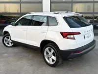 Usado Skoda Karoq Ambition 150 CV (110 kW) 2023 Blanco SUV