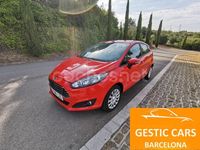 Usado Ford Fiesta Trend 82 CV (60 kW) 2015 Rojo Berlina