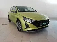 Usado Hyundai i20 101 CV (74 kW) 2024 Verde Utilitario