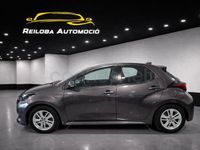 Usado Toyota Yaris Hybrid Active 116 CV (85 kW) 2021 Gris / plata Berlina