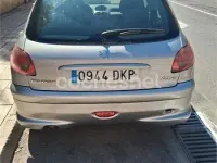 Usado Peugeot 206 90 CV (66 kW) 2005 Gris / plata Berlina