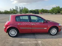 Usado Renault Mégane Privilege 130 CV (95 kW) 2006 Granate Berlina