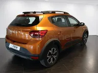 Usado Dacia Sandero Expression 91 CV (66 kW) 2023 Naranja Berlina