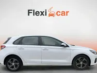 Usado Hyundai i30 136 CV (100 kW) 2022 Blanco Berlina