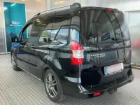 Usado Ford Tourneo Courier Titanium 100 CV (73 kW) 2015 Negro Monovolumen