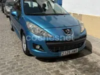 Usado Peugeot 207 70 CV (51 kW) 2012 Azul Berlina