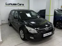 Usado Hyundai i30 Comfort 109 CV (80 kW) 2008 Negro Berlina