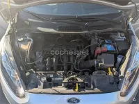 Usado Ford Fiesta Trend 82 CV (60 kW) 2016 Gris / plata Utilitario