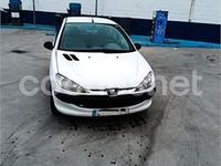 Usado Peugeot 206 75 CV (55 kW) 2004 Blanco Berlina