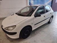 Usado Peugeot 206 75 CV (55 kW) 2002 Blanco Berlina