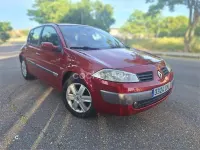 Usado Renault Mégane II Dynamique 98 CV (72 kW) 2003 Rojo Berlina