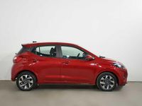 Usado Hyundai i10 67 CV (49 kW) 2024 Rojo Utilitario