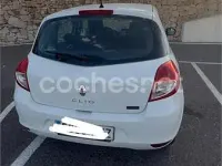 Usado Renault Clio III Collection 75 CV (55 kW) 2014 Blanco Berlina
