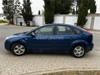 Usado Ford Focus Ghia 115 CV (84 kW) 2006 Azul Berlina